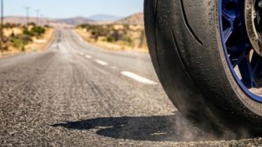How Hot Asphalt Affects Motorcycle Tyre Grip, Traction & Riding Safety